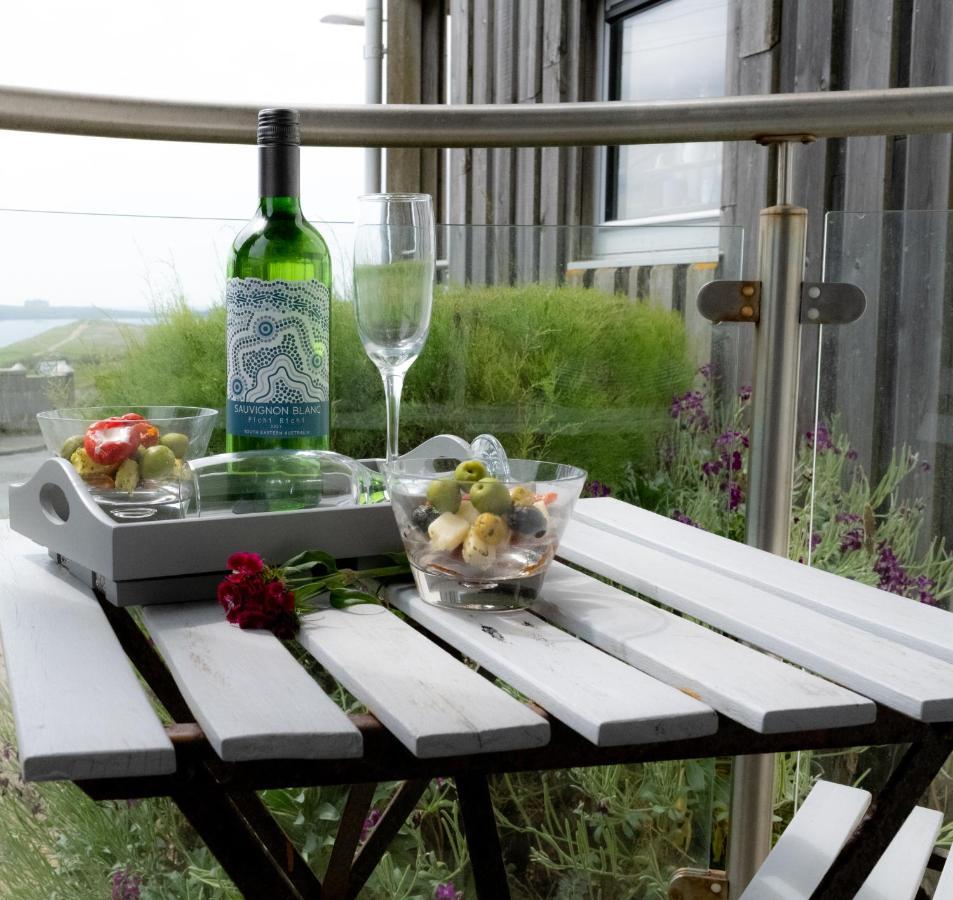 Seaview, Luxury Apartment, 2 Min Walk To Porth Beach New Quay Exterior foto